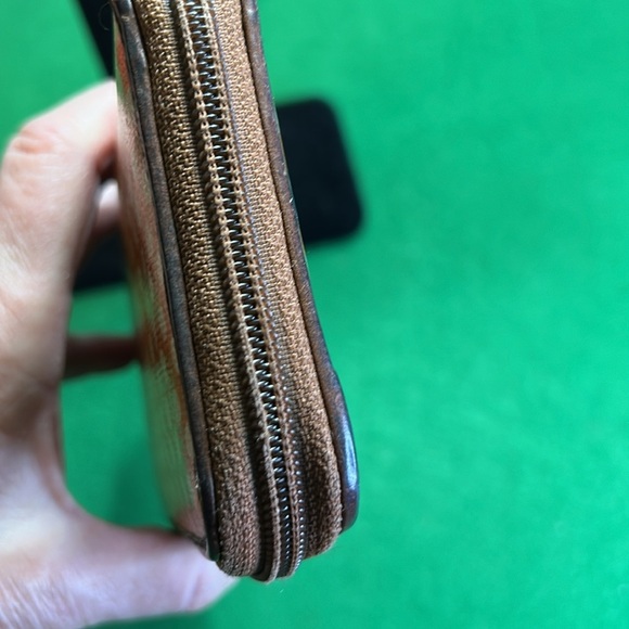 FOSSIL KEY PER POIKA DOT ZIP AROUND WRISTLET WALLET - Picture 9 of 14